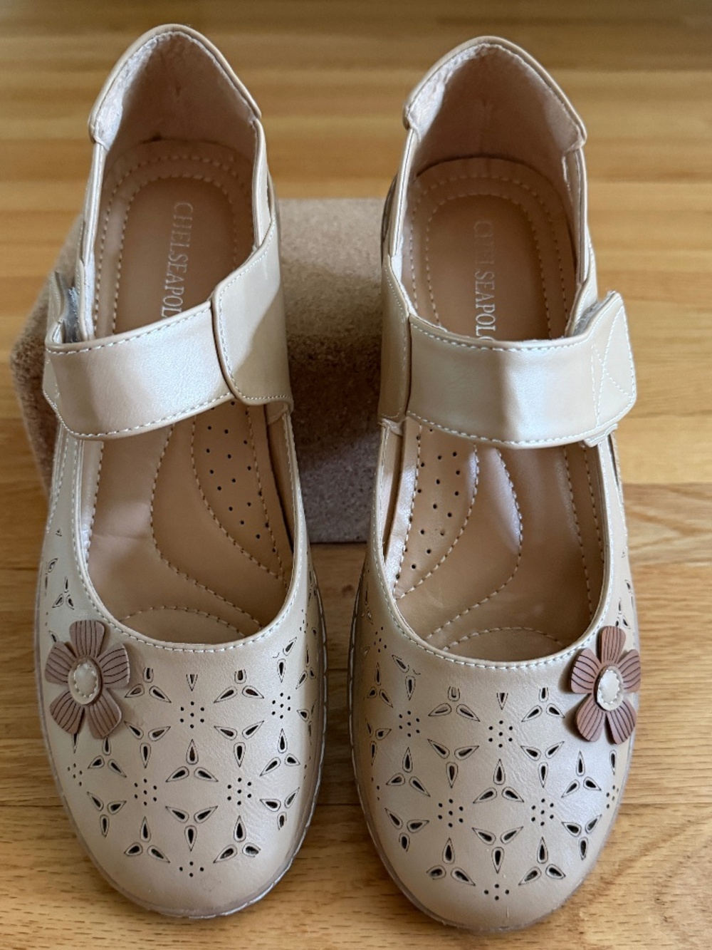 Mary Jane Shoes Womens Size 8.5 Tan - Picture 2 of 16